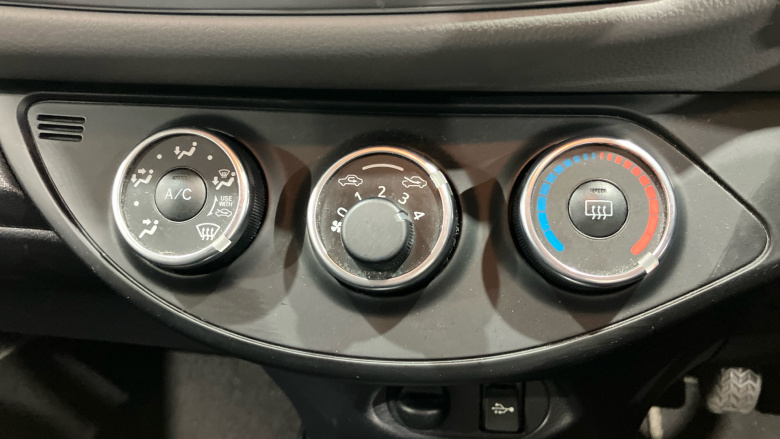 Toyota Yaris 1.33 VVT-i Icon 5dr Petrol Hatchback